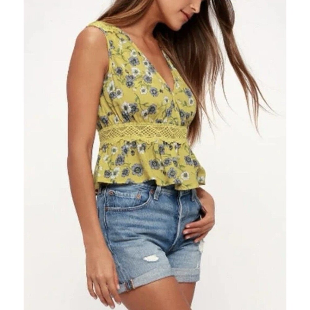 Cupcakes and Cashmere Women’s Size XS Sleeveless Linen Blend Blouse